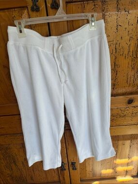 Women’s Columbia White Drawstring Terry capris size PM